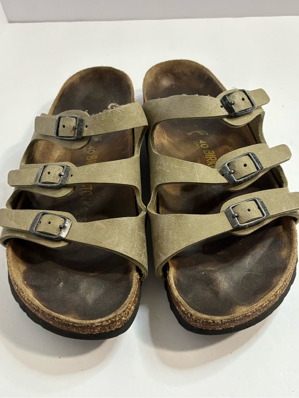 Birkenstock Triple Buckle Sandal Tan Sz 40/9 GUC Normal Stain on Footwear